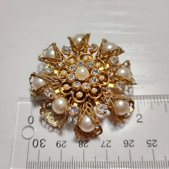 Vintage Barclay Fine Filigree Cone Petal Glass Rhinestone Faux Pearl Brooch Pin - Picture 6 of 8